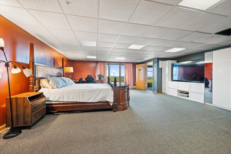 More Photos Of 341 US Route 1, Weston Hotel For Lease