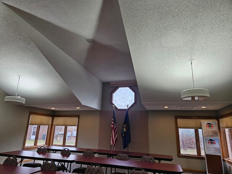 More Photos Of 3165 Cabaret Trl S, Saginaw Office For Sale