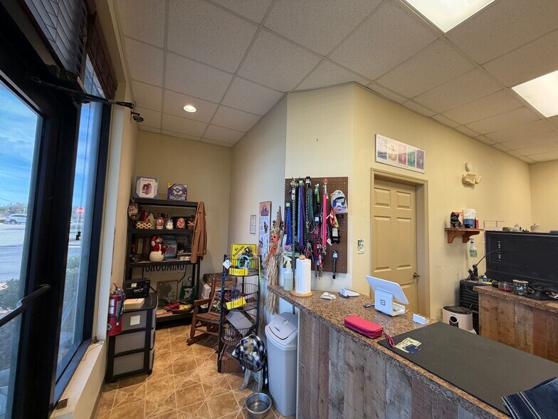 More Photos Of 1220 Hand Ave, Ormond Beach Showroom For Lease