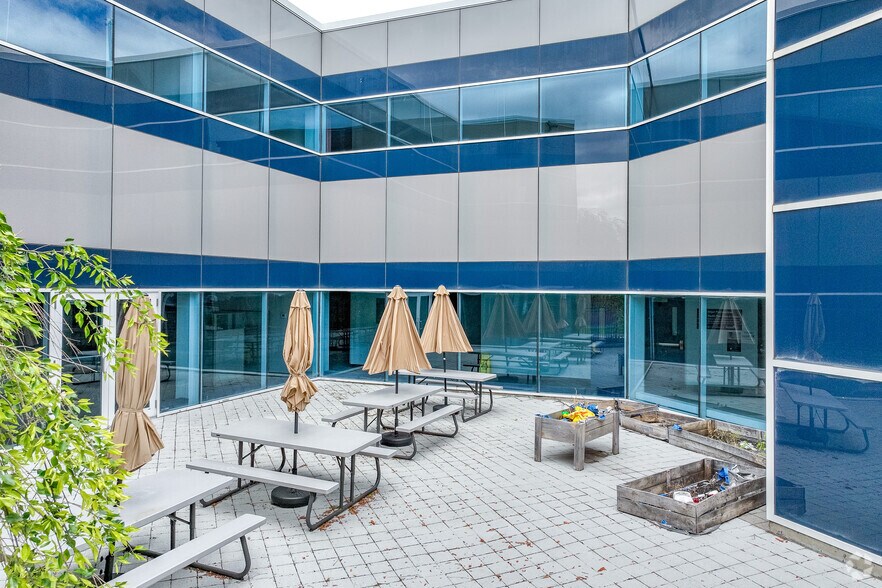 More Photos Of 572 S Salina St, Syracuse Medical For Lease