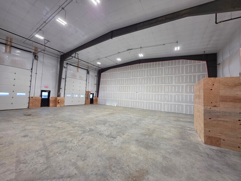 More Photos Of 220 Sturbridge Rd, Charlton Industrial For Lease