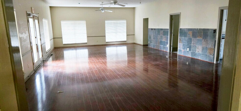 More Photos Of 2304 N Main St, Daphne Office For Lease