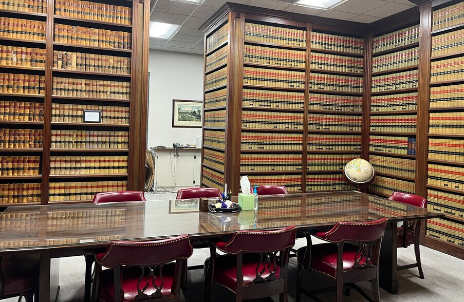 More Photos Of 2419 Market St, Wilmington Office For Sale