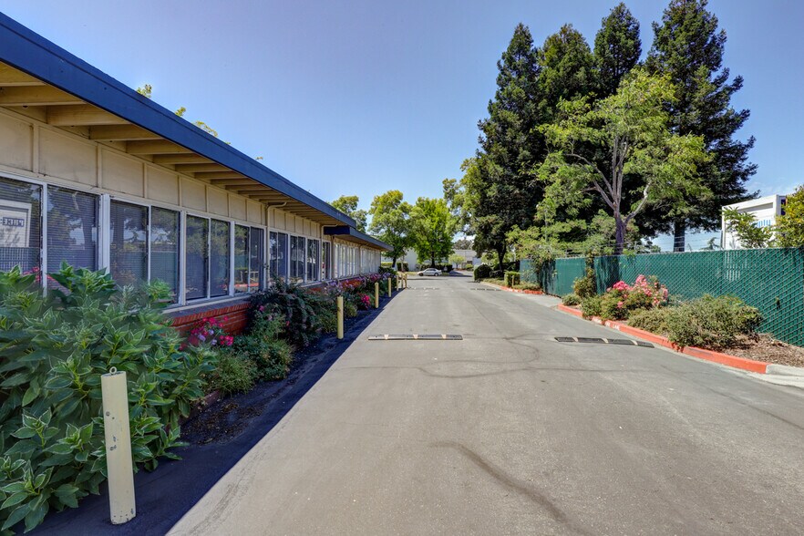 More Photos Of 210 Classic Ct, Rohnert Park Warehouse For Lease