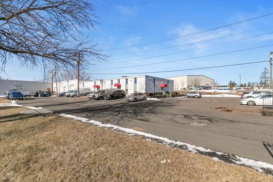More Photos Of 118 Quinnipiac Ave, North Haven Warehouse For Lease