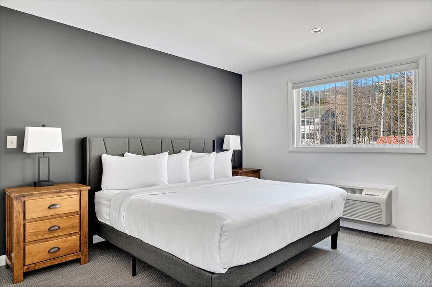 More Photos Of 12 McGillis Ave, Lake George Hotel For Sale