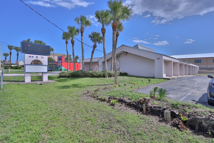 More Photos Of 320 W Cocoa Beach Cswy, Cocoa Beach Storefront Retail Office For Sale