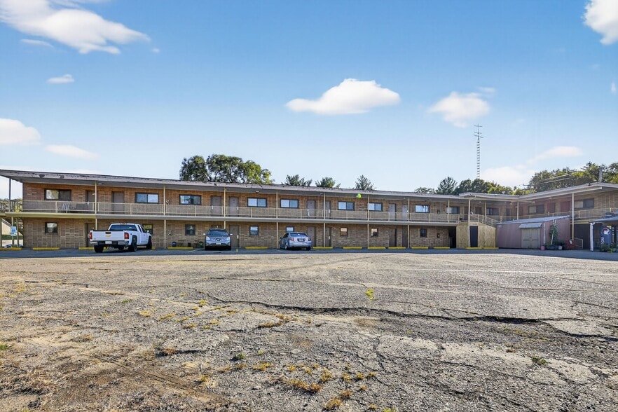 More Photos Of 16 S Country Club Rd, Decatur Hotel For Sale