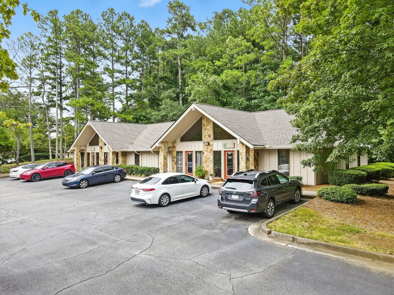 More Photos Of 11285 elkins Rd, Roswell Office Residential For Lease