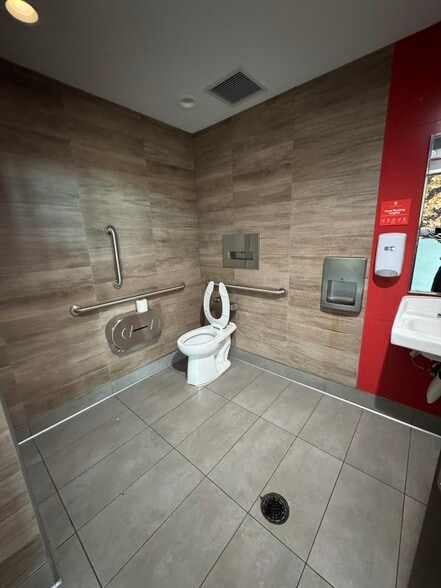 More Photos Of 12138 Hwy 17 Bypass N Byp, Murrells Inlet Fast Food For Lease