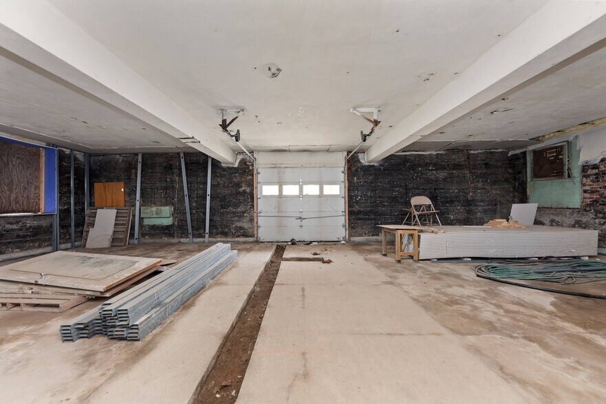More Photos Of 200 S Green St, Georgetown Loft Creative Space For Sale