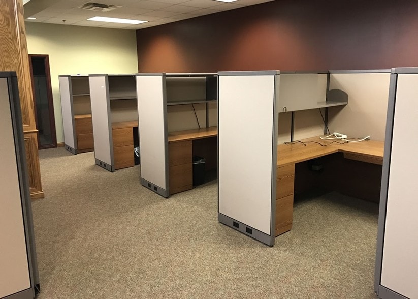 More Photos Of 9482 Wedgewood Blvd, Powell Office For Lease