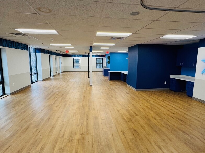 More Photos Of 603 W Broad St, Falls Church Storefront Retail Office For Lease