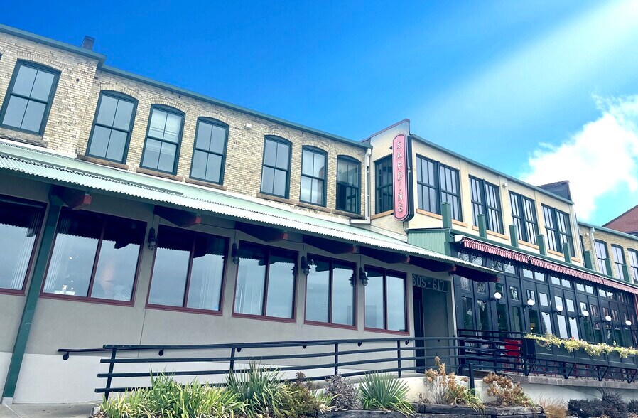 More Photos Of 601-625 Williamson St, Madison Storefront Retail Office For Lease