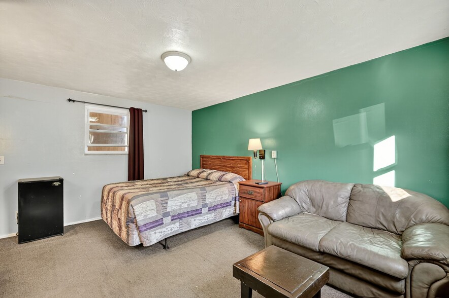 More Photos Of 16 S Country Club Rd, Decatur Hotel For Sale