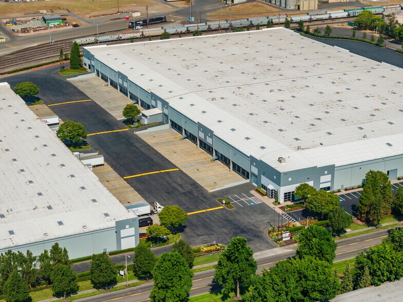 More Photos Of 15750 N Columbia Blvd, Portland Warehouse For Lease