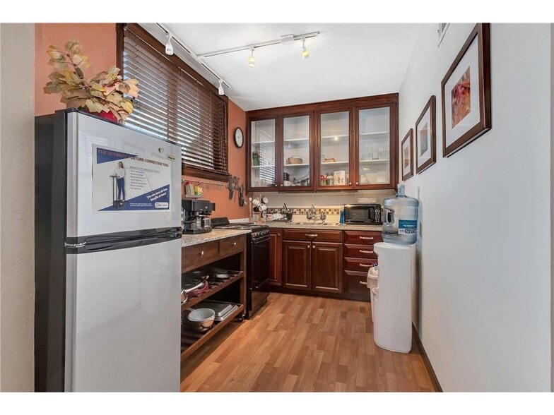 More Photos Of 437 33rd Ave N, Saint Cloud Office For Sale