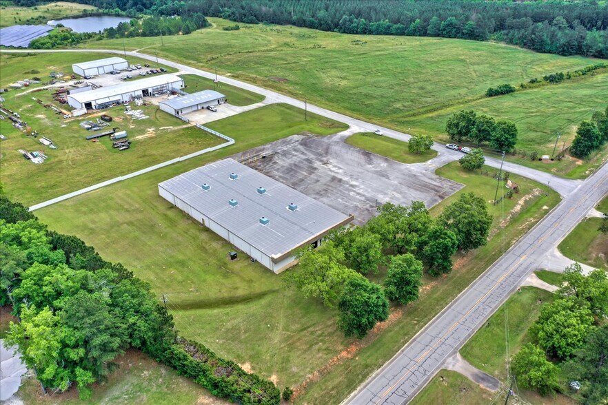 More Photos Of 1002 Commerce, Lincolnton Distribution For Sale