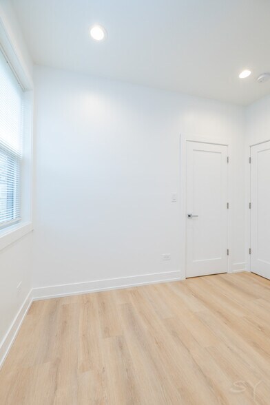 More Photos Of 6050 Eberhart ave, Chicago Apartments For Sale