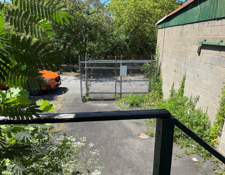 More Photos Of 7 Coryell St, Lambertville Freestanding For Lease