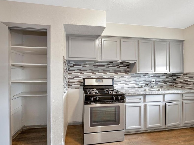 More Photos Of 2811 Broad St, Houston Apartments For Sale