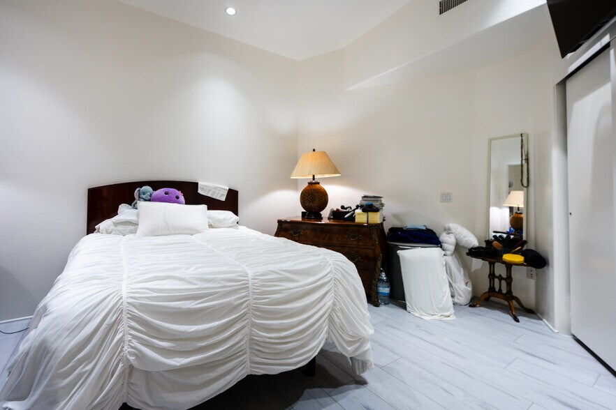 More Photos Of 3753 Montgomery Drive, San Diego Airplane Hangar For Sale