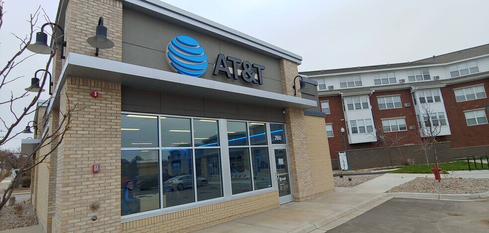 More Photos Of 722 N Chestnut St, Chaska Storefront For Lease