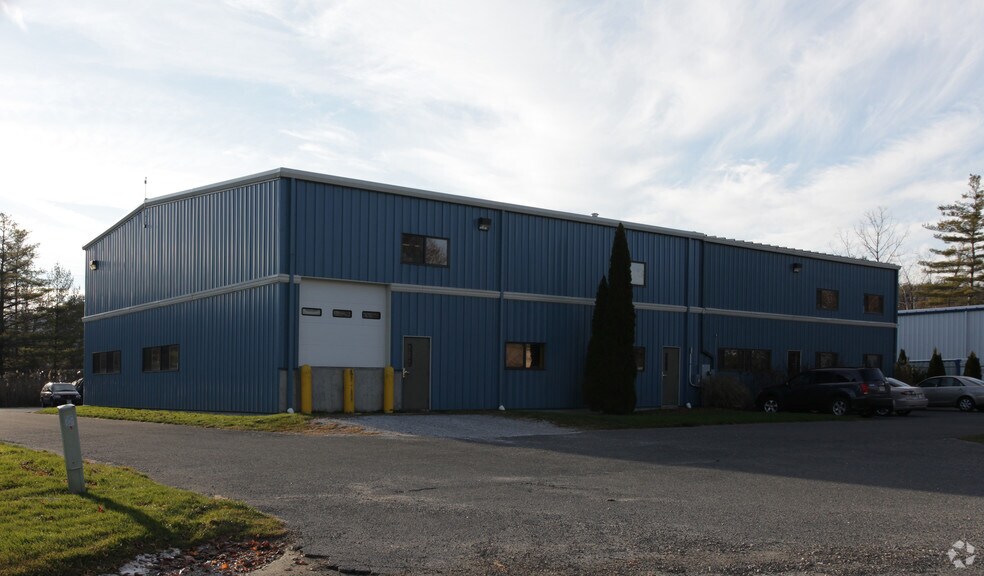 Primary Photo Of 8 Run Way, Lee Flex For Sale