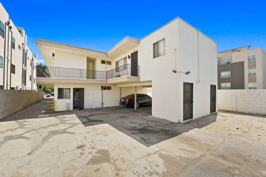 More Photos Of 11763 Hamlin St, North Hollywood Multifamily For Sale