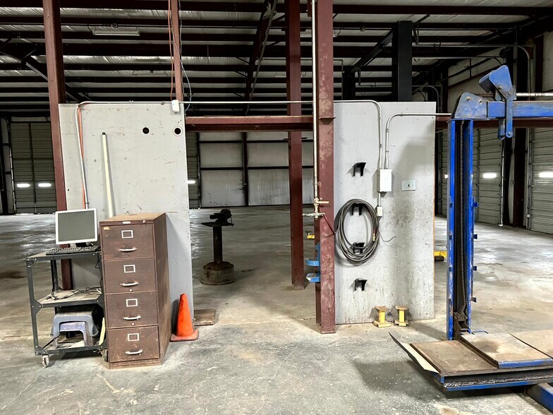 More Photos Of 744 FM 609, La Grange Service For Lease