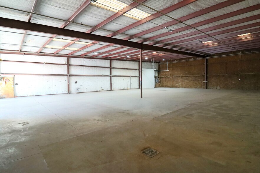 More Photos Of 10312 Bickham Rd, Dallas Unknown For Lease