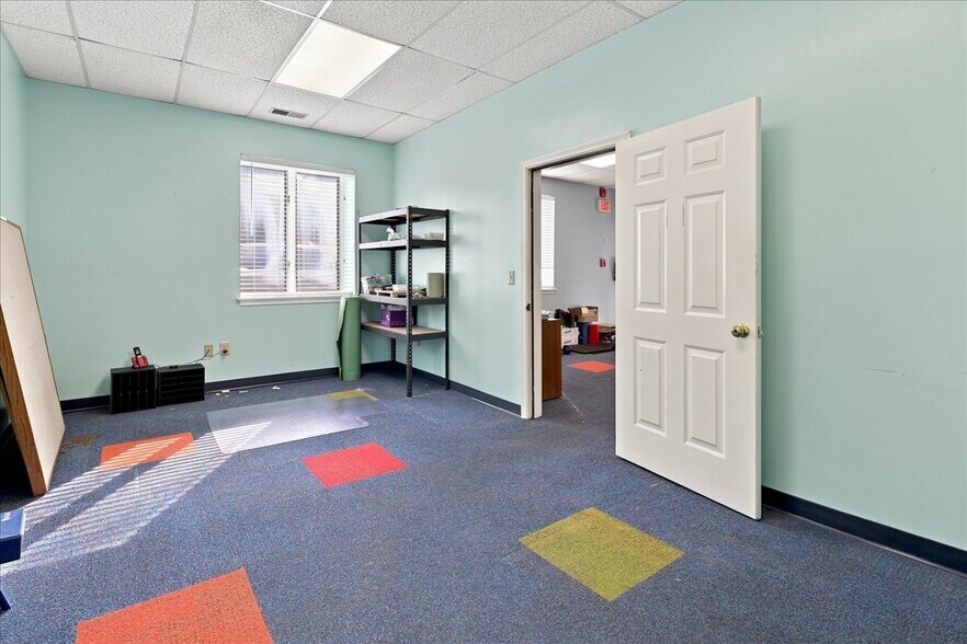 More Photos Of 991 Chicago Ave, Harrisonburg Flex For Sale