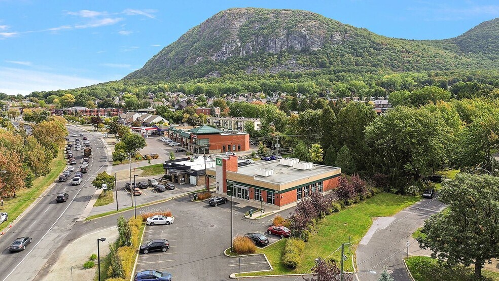 More Photos Of 280 Boul Sir-Wilfrid-Laurier, Mont-saint-hilaire Bank For Lease