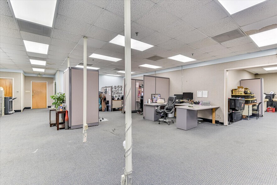 More Photos Of 1089 Augusta Rd, Warrenville Office For Sale