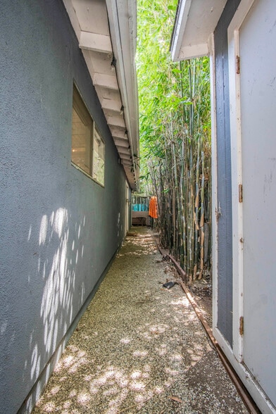 More Photos Of 4760 York Blvd, Los Angeles Office For Lease