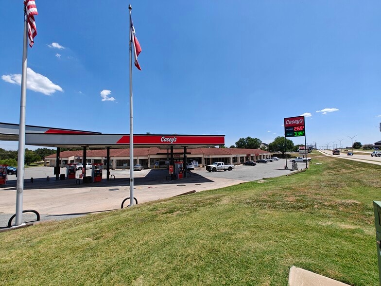 More Photos Of 2121 N FM 1417, Sherman Service Station For Sale