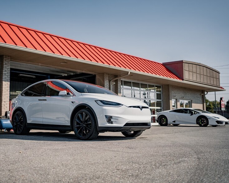 Primary Photo Of 6926 E 16th St, Indianapolis Auto Repair For Lease