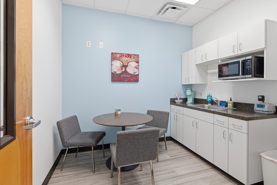 More Photos Of 2900 Felicia St, Nashville Medical For Sale
