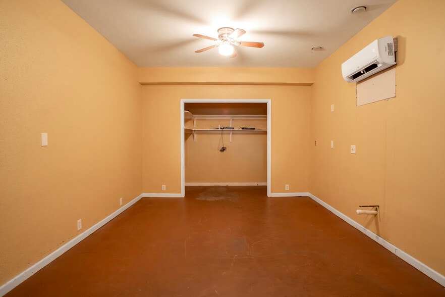 More Photos Of 910 Brenda St, Houston Warehouse For Sale