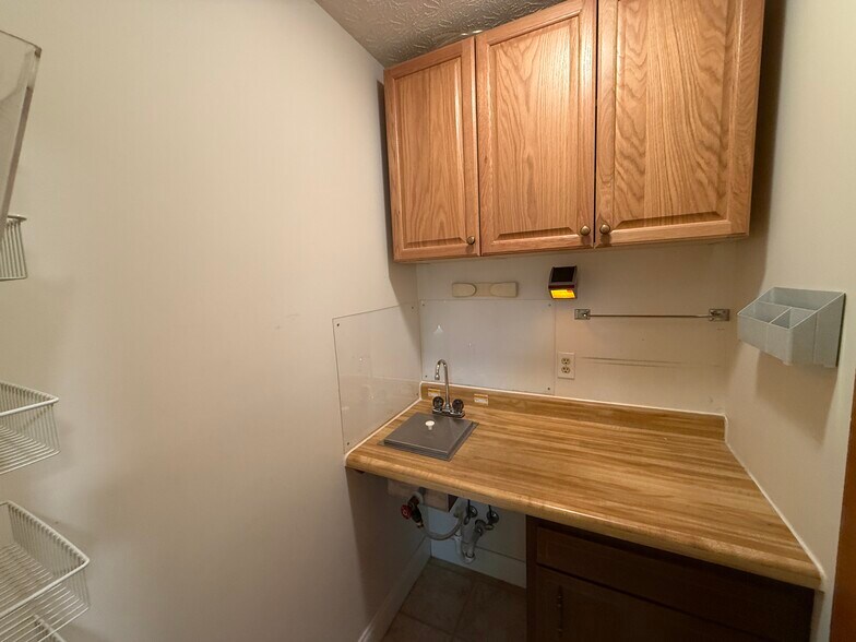 More Photos Of 508 Scarboro Ln, Oak Ridge Office For Sale