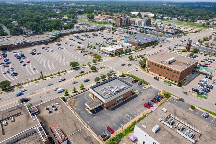 More Photos Of 500 W 98th St, Bloomington Bank For Lease