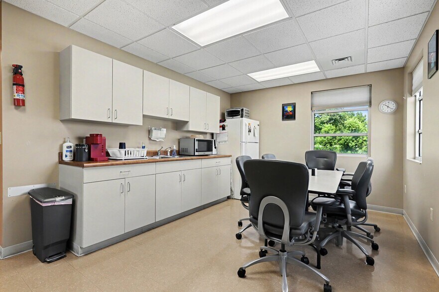 More Photos Of 2801 Leonard Dr, Valparaiso Medical For Sale