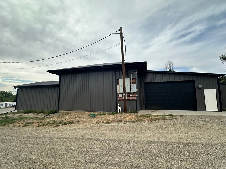 More Photos Of 1627 Dickie Rd, Billings Manufacturing For Lease