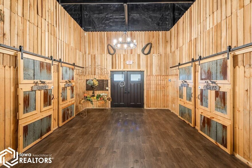 More Photos Of 110 E Union St, Unionville Restaurant For Sale