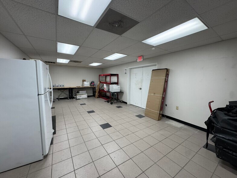 More Photos Of 10505 Maumelle Blvd, Maumelle Warehouse For Lease