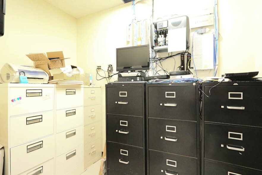 More Photos Of 2020 N Loop Fwy W, Houston Office For Lease