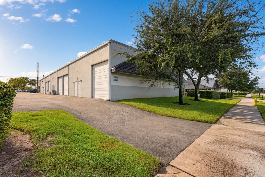More Photos Of 1334 S Killian Dr, Lake Park Warehouse For Sale