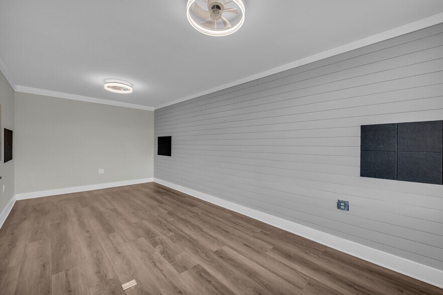 More Photos Of 399 S Elm St, Commerce Storefront For Sale