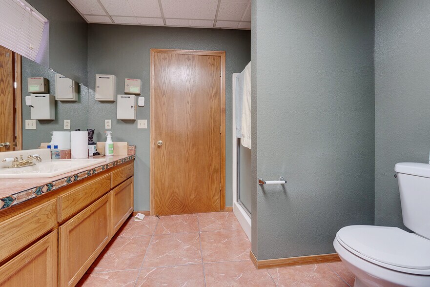 More Photos Of 1344 W 6th St, Corona Office For Sale