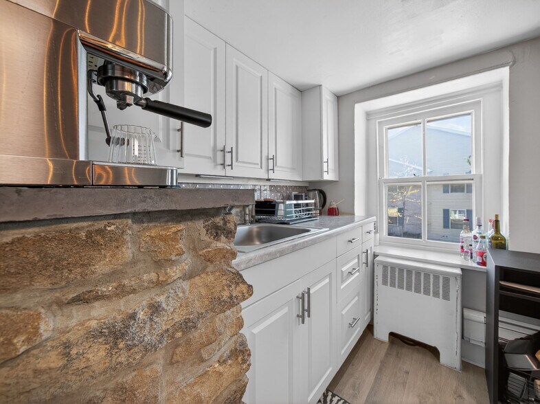 More Photos Of 1434-1436 W Broad St, Quakertown Office For Sale